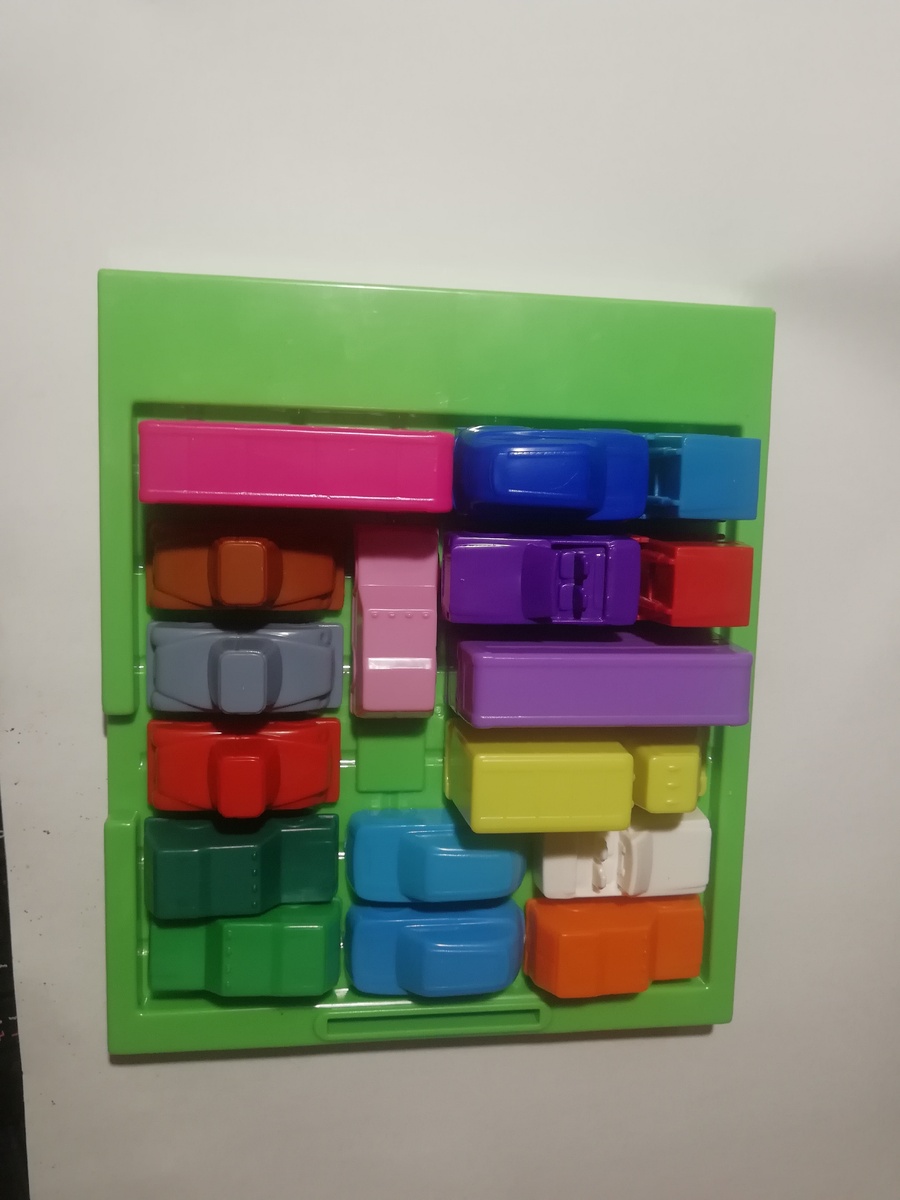 поле с машинками.