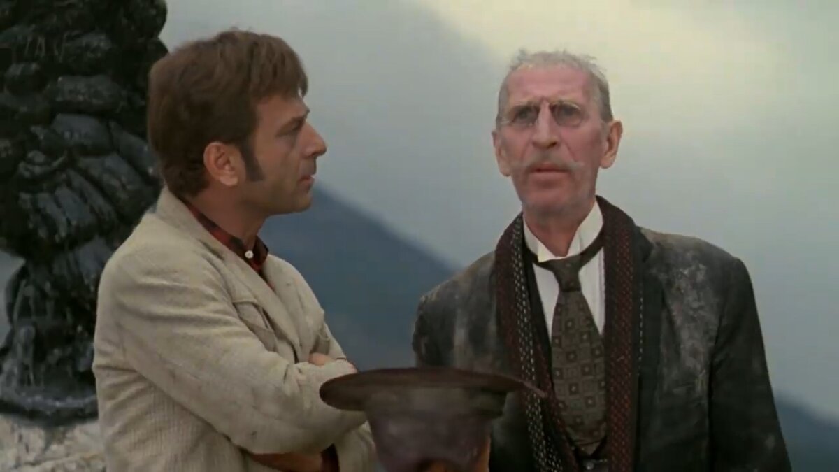 Кадр из фильма "12 стульев"  