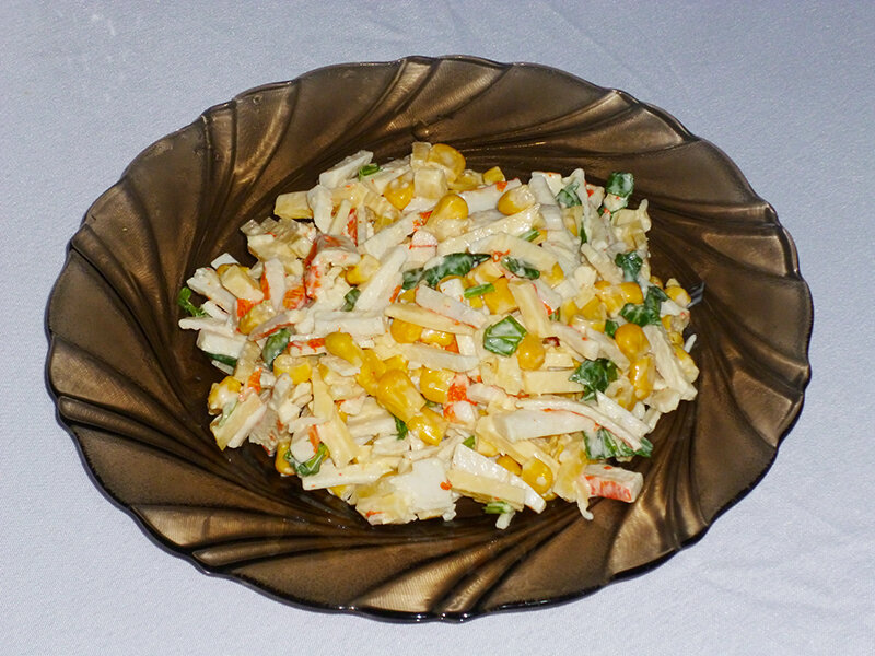 Супер-быстрый салат с крабовыми палочками