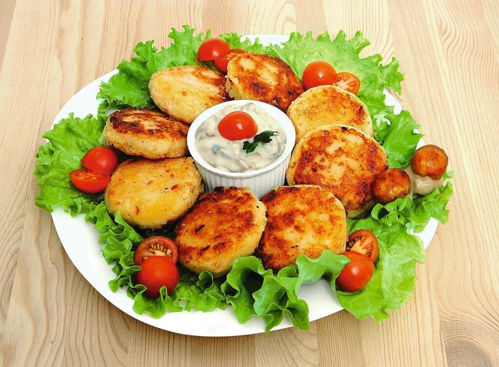 курица кордон блю. пюре сыр ветчина. картофельные котлеты. кардон блю с ветчиной и сыром. картофельные шарики во фритюре с сыром и ветчиной.