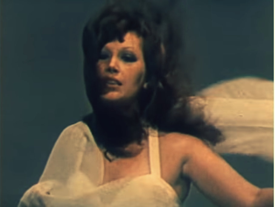 Женщина женщина 1979. Женщина которая поёт фильм 1979. Кадры из фильма женщина которая поет. Алла Пугачева 1979 женщина которая поет. Алла Пугачева 1979 год женщина которая поет