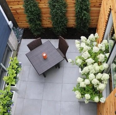 Дворик выглядит "замкнутым"