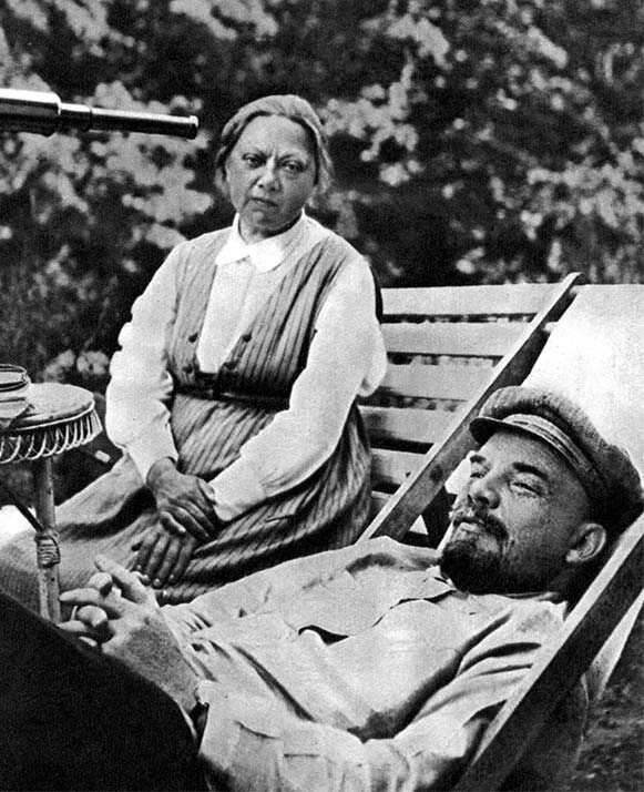 На фото: В.И.Ленин с Н.К.Крупской.