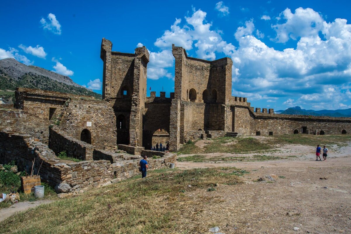 генуэзская крепость в крыму