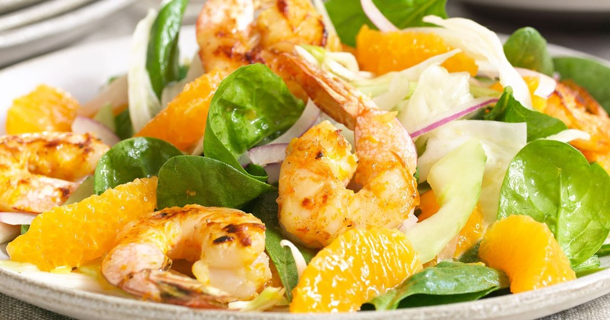 Любые салаты с креветками - праздник на столе. Но этот салат удивит даже искушённых гурманов!