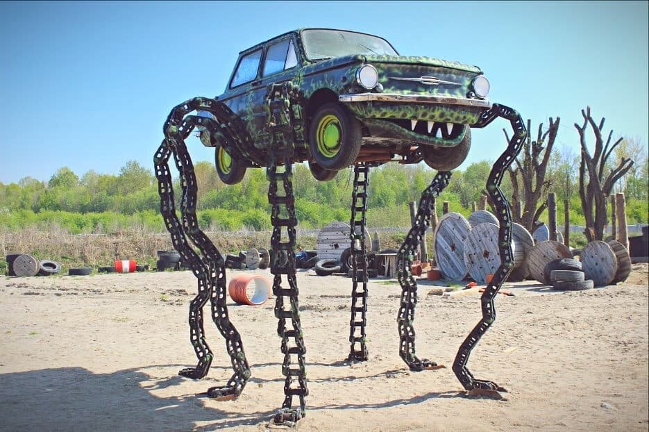 Машинка-монстрик, Подворье на Хуторской Калининградская область