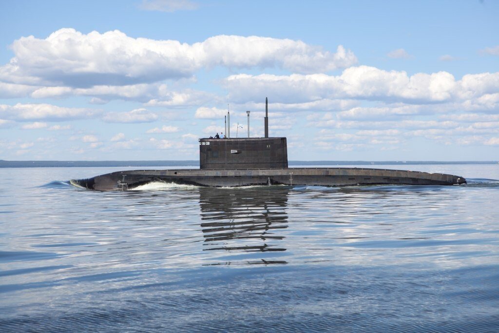 Дизель-электрическая подводная лодка проекта 636.3 «Краснодар» в акватории Черного моря, m.ok.ru