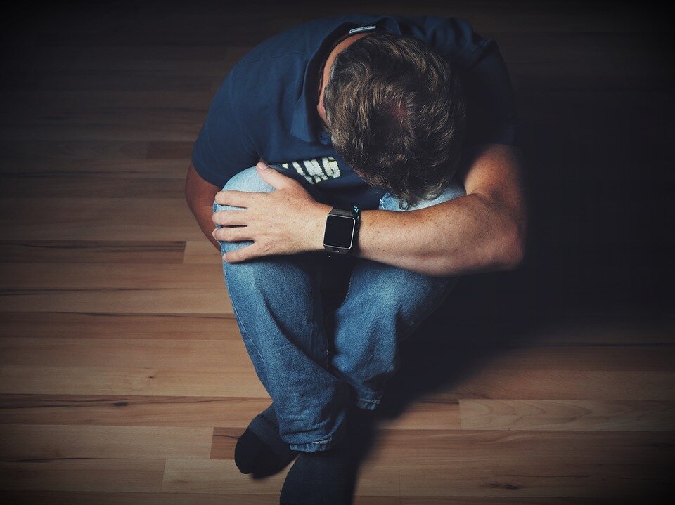 https://cdn.pixabay.com/photo/2017/09/10/01/10/man-2734073_960_720.jpg