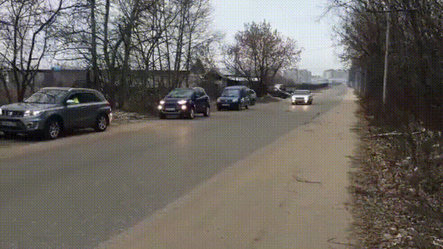 Торможение с 50км/ч "в пол", на улице +7 °C. Обратите внимание на следы от шипов. Как думаете, что с ними станет если делать так часто?   