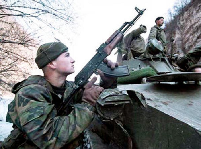 Боец с АКМС