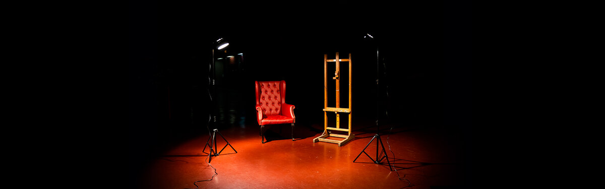 В такой обстановке снимали историю с художником Кириллом Городецким / Dezhenin gallery