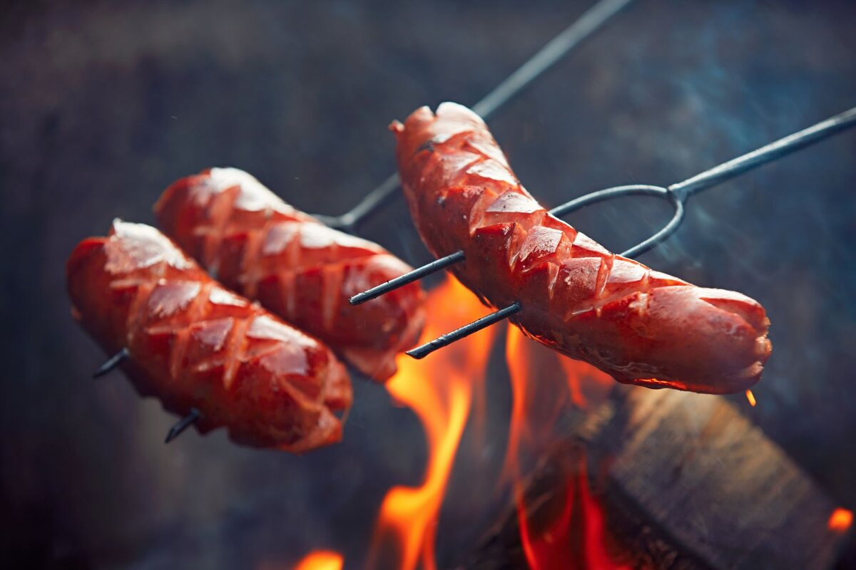 жаренные немецкие колбаски