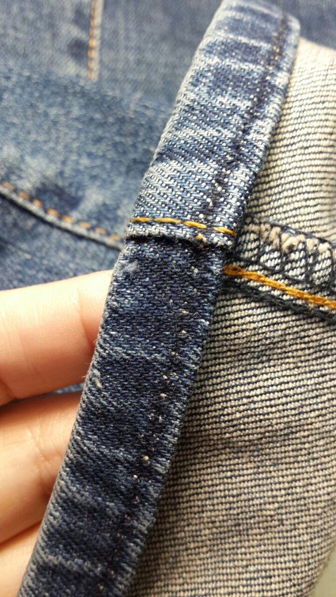 Подогнуть джинсы. Подрубка джинсов с сохранением шва. Подшить джинсы. Укоротить джинсы с сохранением фабричного шва.