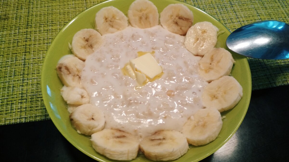 Овсяная каша с бананом
