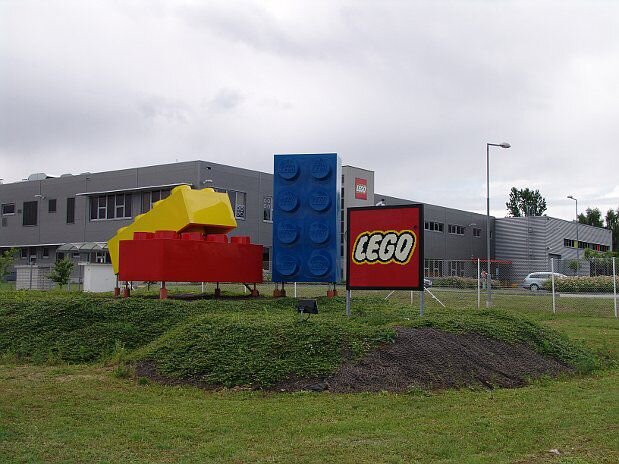 Завод LEGO.