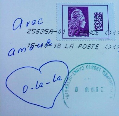 "С любовью! О-ла-ла!" - что ещё может прийти в голову в городе любви? Только "О-ла-ла!" 