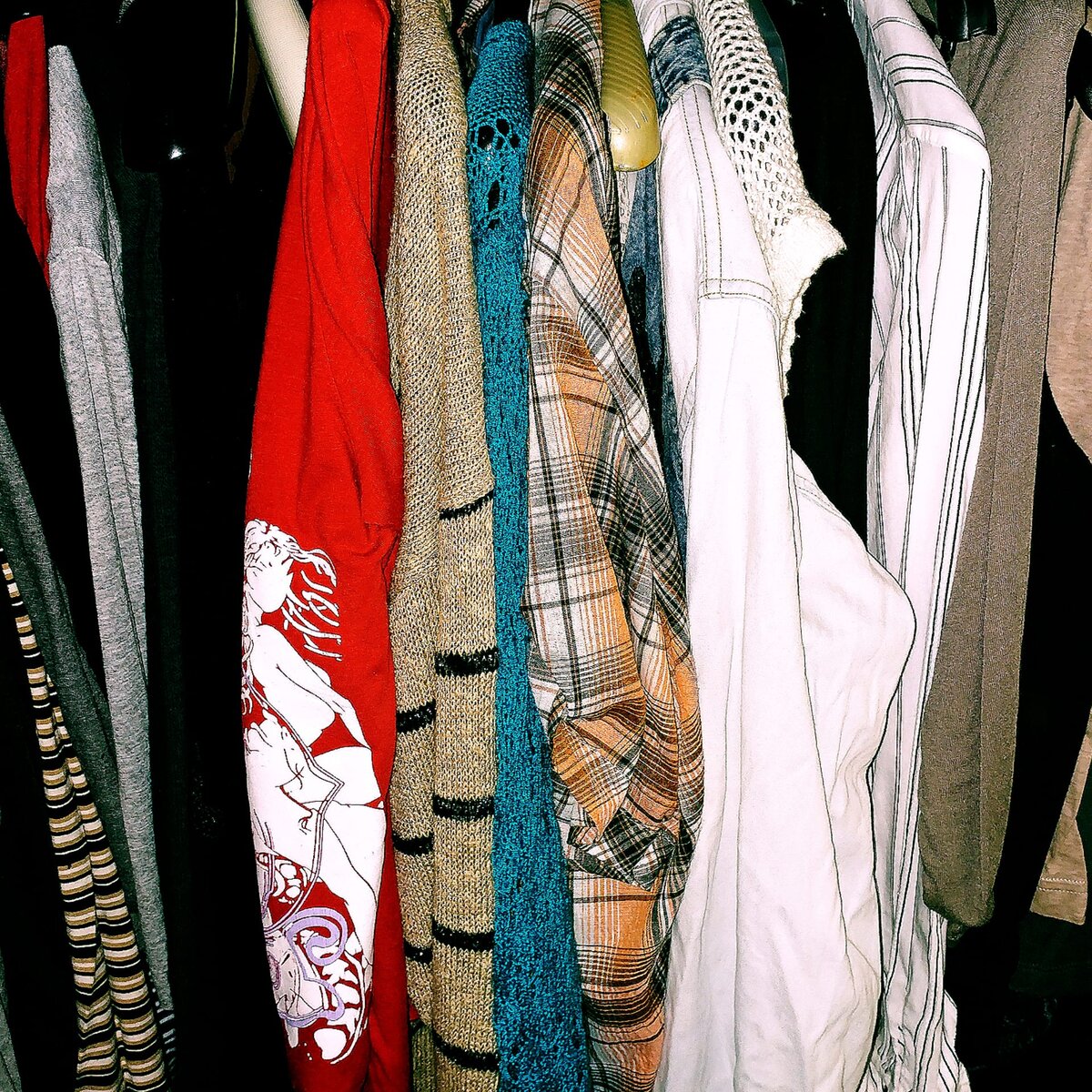 наш секонд-хенд   фото автора   листайте вправо