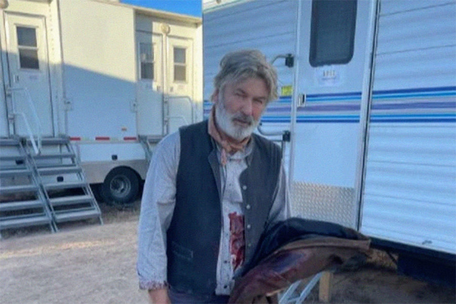 Болдуин на съемках фильма "Раст" - 21 октября 2021 года