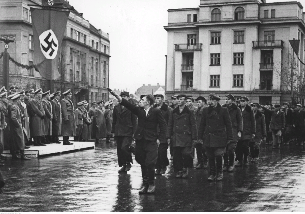 Парад бандеровцев во Львове 1941