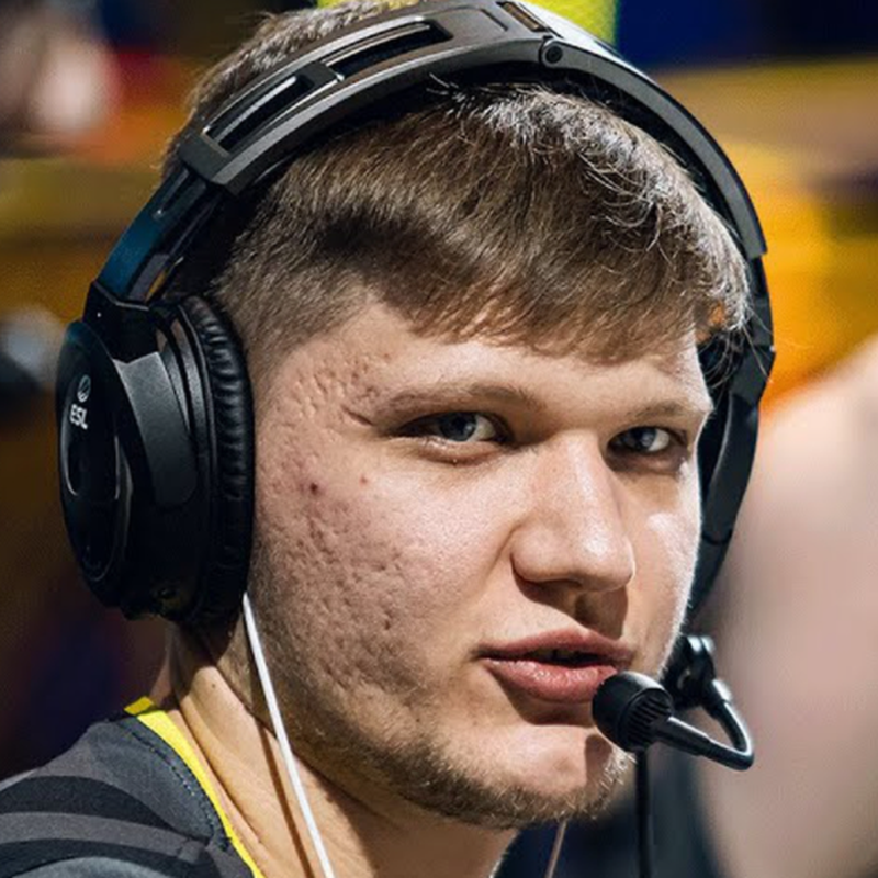 
Александр s1mple Костылев:«Кто попадет в следующий рейтинг топ-20? Говорить, что это будет m0NESY, — это слишком просто, поэтому я не хочу его называть. Я бы хотел выделить smooya. Я думаю, в этом году он должен сделать это вместе с Fnatic, но я не уверен. Пока в последних матчах у него не все получается, но кто знает, кто знает…»