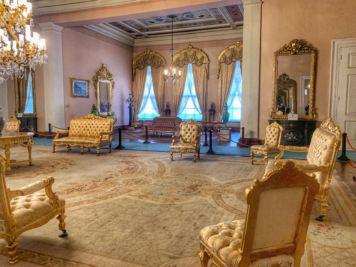 А в этом салоне принимали гостей. Фото автора. Листайте галерею, чтобы увидеть больше