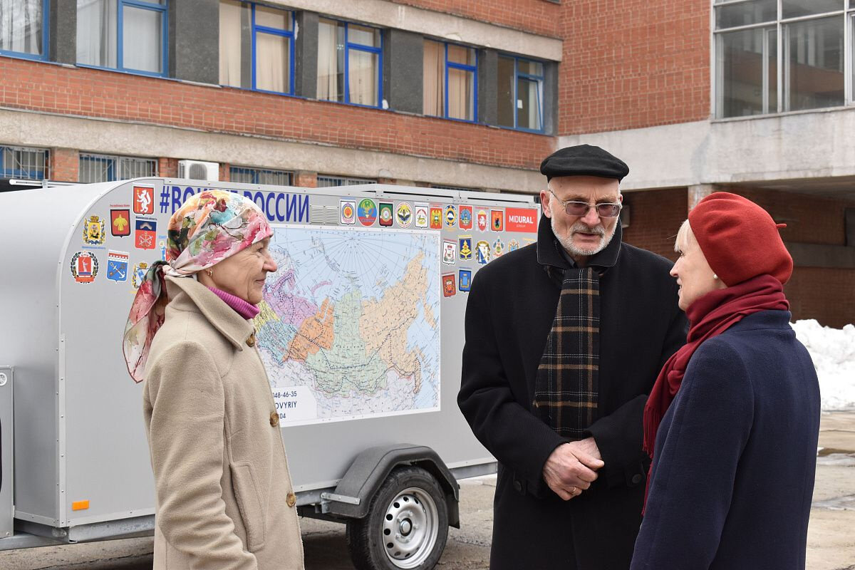 Супруги Приваловы и Светлана Минюрова. Фото: Свердловское отделение РГО