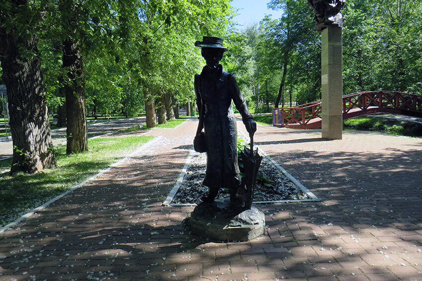 Уютные зеленые аллеи, интересные тематические площадки, веселые аттракционы - все это делает парк имени Пушкина в Саранске излюбленным местом отдыха.-7