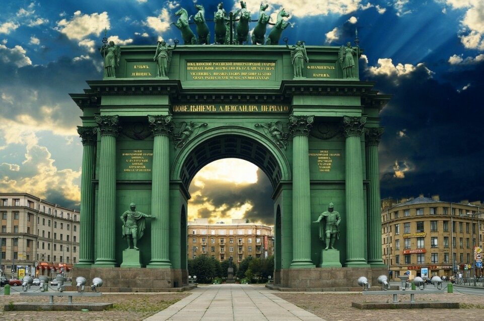 Нарвские ворота в Санкт-Петербурге