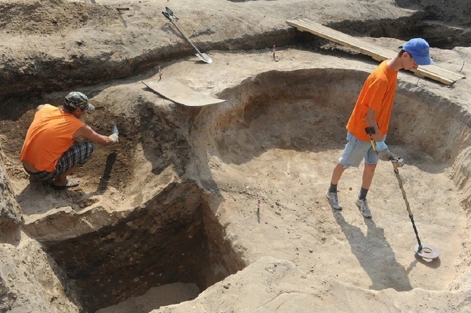     Изначально все эти погребения были совершены в курганной насыпи. Владимир ВЕЛЕНГУРИН