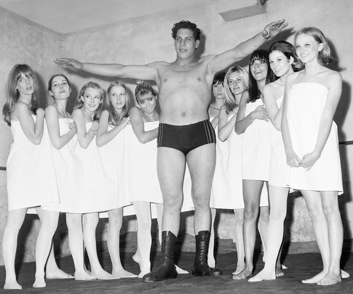     Его называли восьмым чудом света: как жил и почему рано умер Андре Гигант