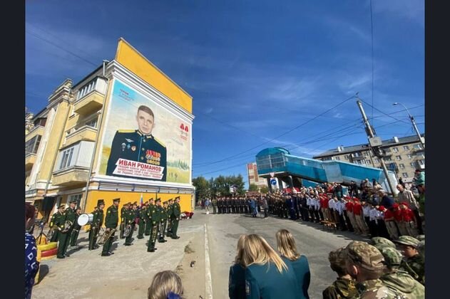    Мурал в честь погибшего на Донбассе Ивана Романова. Новосибирск Правительство Новосибирской области