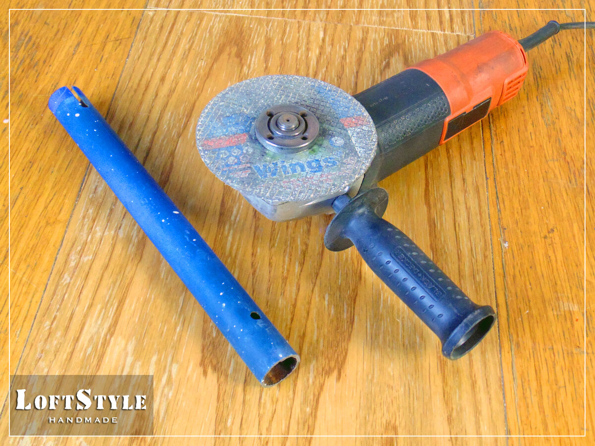 уже отрезанная труба и болгарка