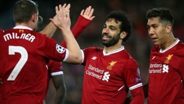 Фото: liverpoolfc.com«Ливерпуль» феноменально провел осеннюю часть сезона, сполна воспользовавшись огрехами ключевых конкурентов в борьбе за чемпионский титул и к новогодним праздникам придя во главе турнирной таблицы. Первой неприятностью для «красных» стало выездное поражение от «Манчестер Сити» (1:2), случившееся 3 января. Но даже после него команда Юргена Клоппа не дрогнула, выдав следом два победных поединка. В 24-м туре «Манчестер Сити» допустил очередную осечку, неожиданно проиграв «Ньюкаслу» (1:2) на выезде, но «красные» сполна воспользоваться ей не смогли, сведя к ничьей свою игру против «Лестера» (1:1). Затем последовал еще один дележ очков, но уже с «Вест Хэмом» (1:1) и от неплохого, как казалось, очкового преимущества над «Манчестер Сити» остались «рожки да ножки».
