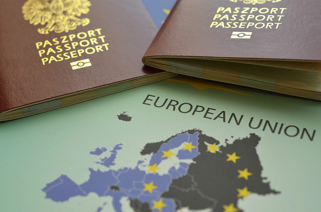 Гражданство евросоюза. Europe Passport. Eu Citizenship. Eu Passport. What Colour is the Passport of the eu Citizen?.