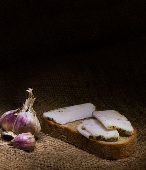 Источник: https://cdn.pixabay.com/photo/2016/01/22/09/37/bacon-1155465_960_720.jpg