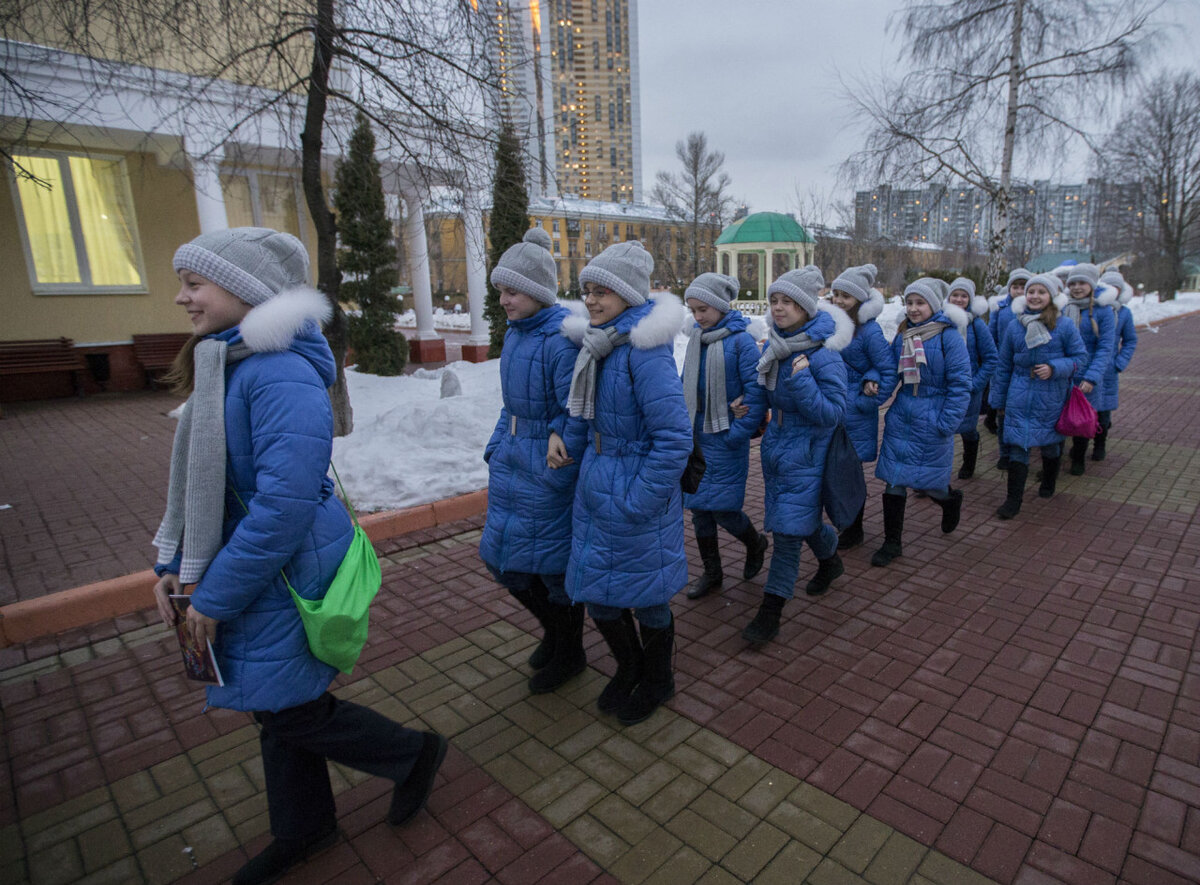 Учащиеся Московского кадетского корпуса на территории Пансиона воспитанниц Министерства обороны. Фото: Михаил Джапаридзе/ТАСС