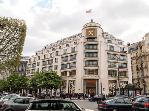 Флагманский магазин Louis Vuitton на Елисейских полях (фото: Nui7711 / Shutterstock.com)