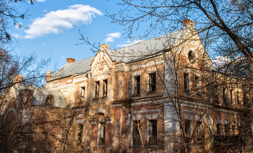  В эти минуты в Туле проходит пресс-конференция начальника инспекции Тульской области по Государственной Охране   Объектов Культурного Наследия Дениса Горецкого.