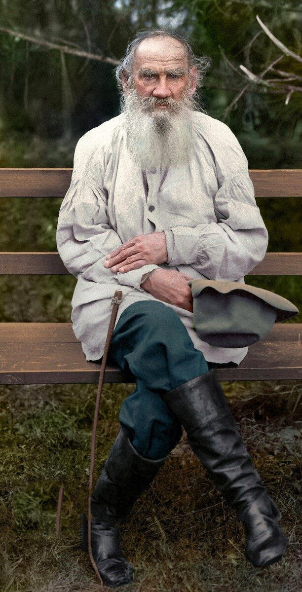 Лев Николаевич Толстой – один из величайших писателей-романистов мира. Он является не только крупнейшим мировым литератором, но также философом, религиозным мыслителем и просветителем.-9