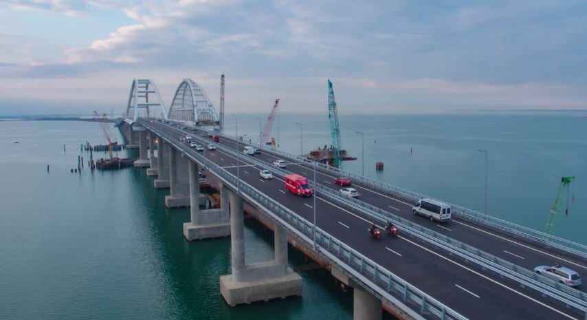 Крымский мост. Черное море.