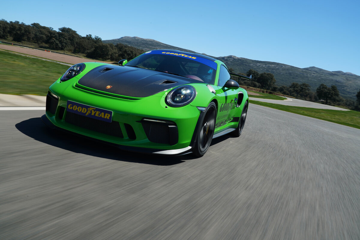 Goodyear F1 Eagle Supersport можно ставить как на заряженные версии серийных хэтчбеков, так и на спорткары.