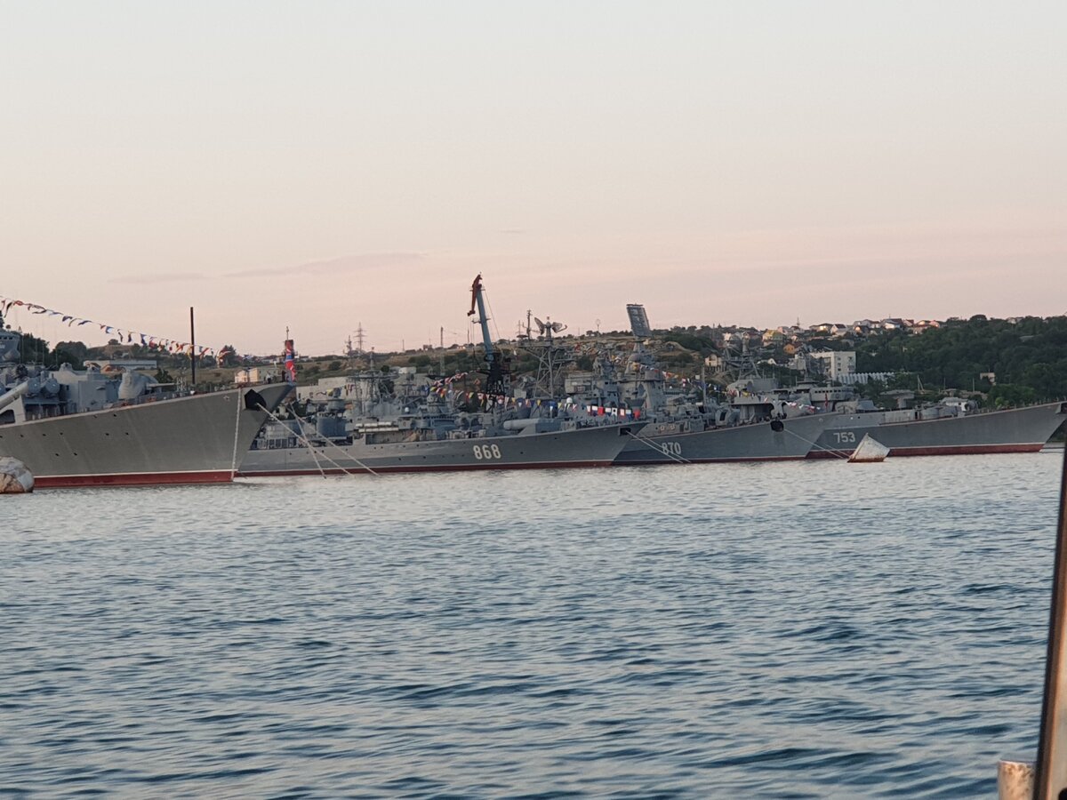 Корабли Черноморского флота в бухте Севастополя, фото автора