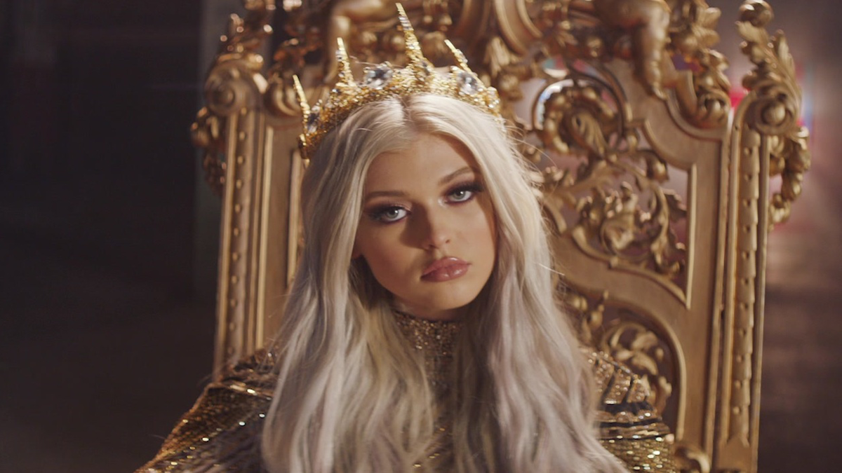 Слушать королева ютубе. Queen исполнитель Loren Gray. Gray Queen. Ваша светлость 187.