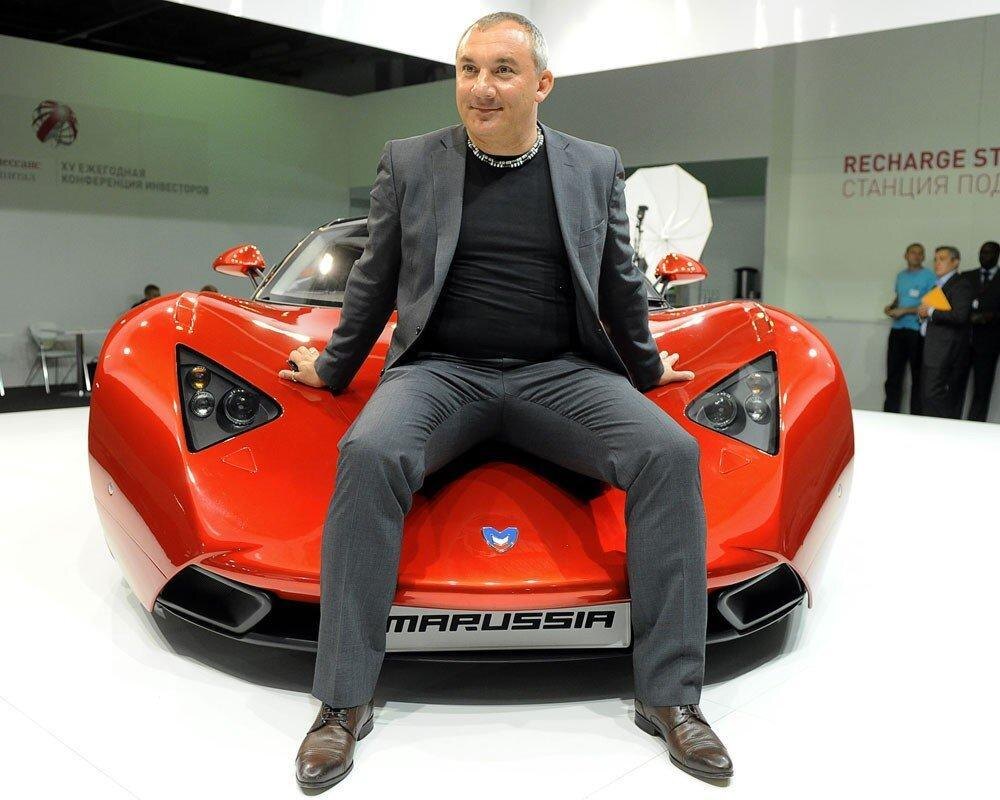 Рисунок 2. Николай Фоменко и спорткар Маруся