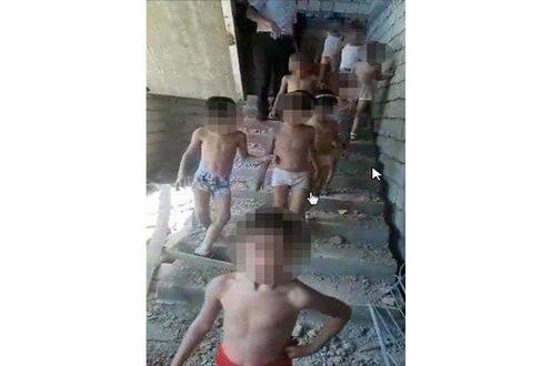  Дети в строящемся здании. Фото с сайта Министерства дошкольного образования Узбекистана