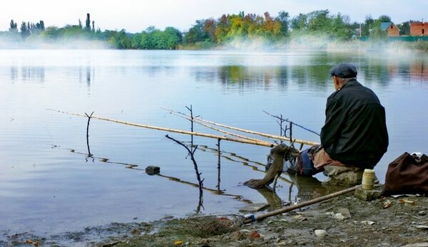 Погода во время рыбалки: когда ловить рыбу и когда не стоит (народные приметы)