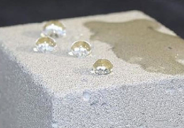 Фото: arh-stroy.com/wp-content/uploads/2019/03/vpityvaet-li-gazobeton-vlagu-04032019-400x280-3.jpg