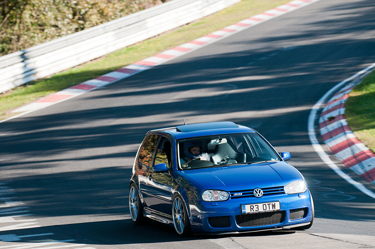 Golf R32