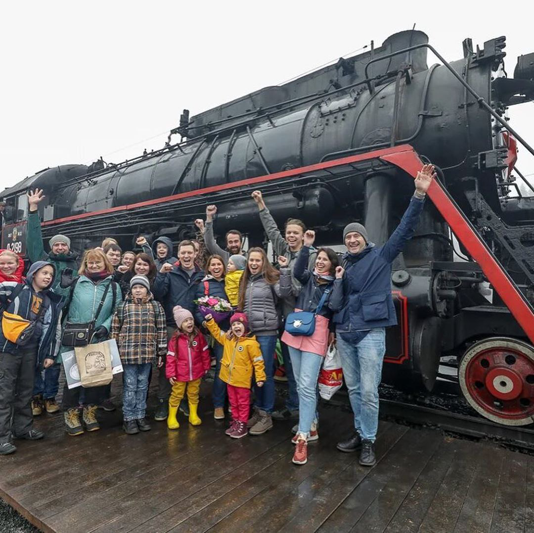 Экскурсия железная дорога. Ретро поезд Сортавала Рускеала. Ретро поезд Сортавала Рускеальский экспресс. Поезд Сортавала Рускеала ретро поезд. Паровоз Сортавала Рускеала.