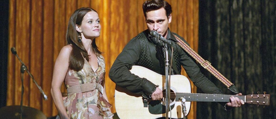 В роли Джонни Кэша. Слева - Риз Уизерспун в образе Джун Картер.